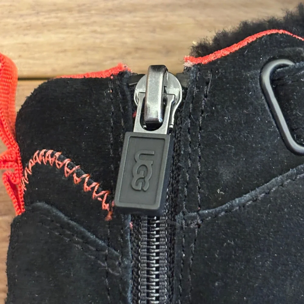 UGG Highland Hi Heritage Sneakers Black/Red Kids Size 6 Suede Elastic‎ Laces